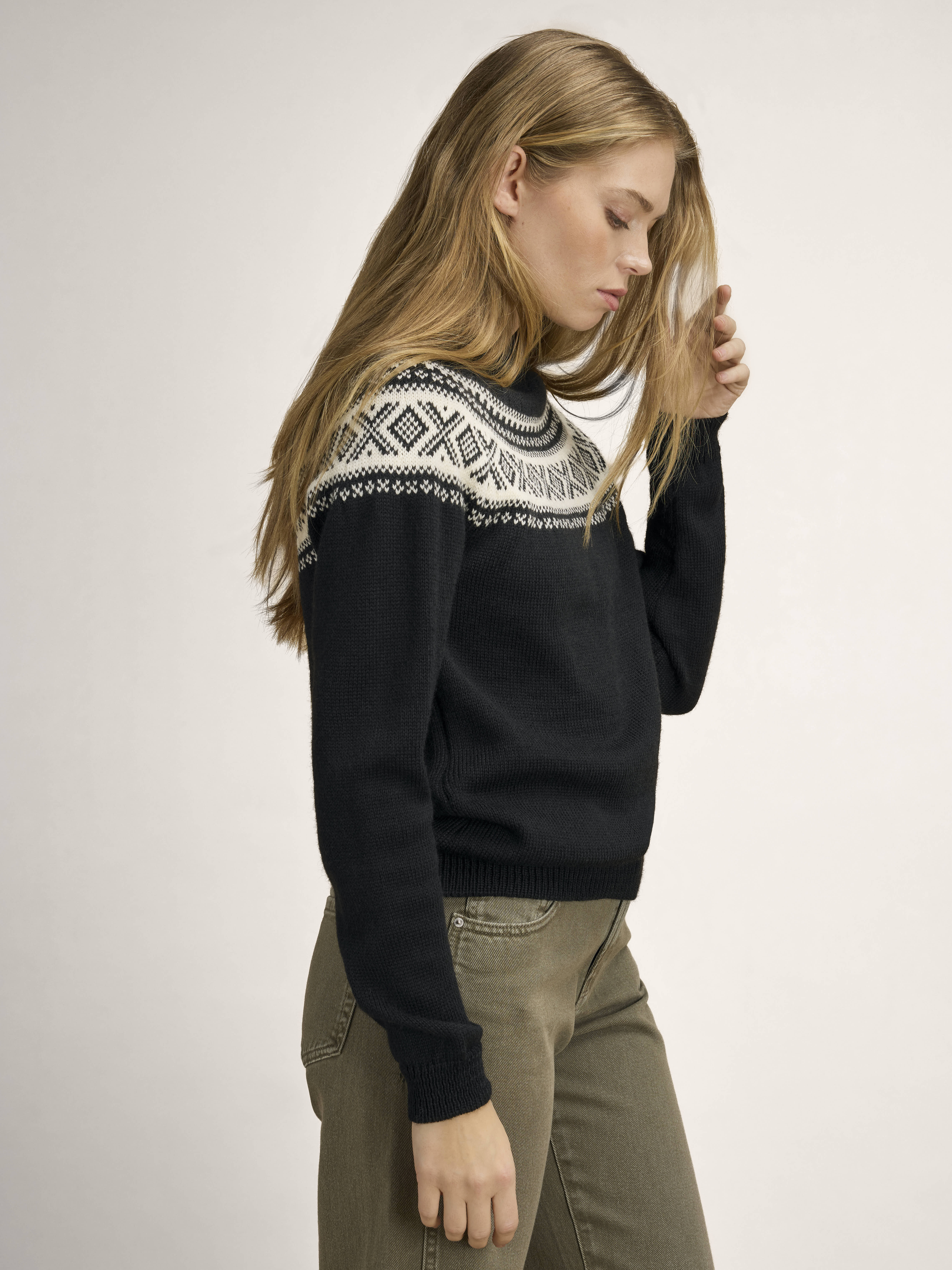 Vågsøy women’s wool sweater  Black Offwhite