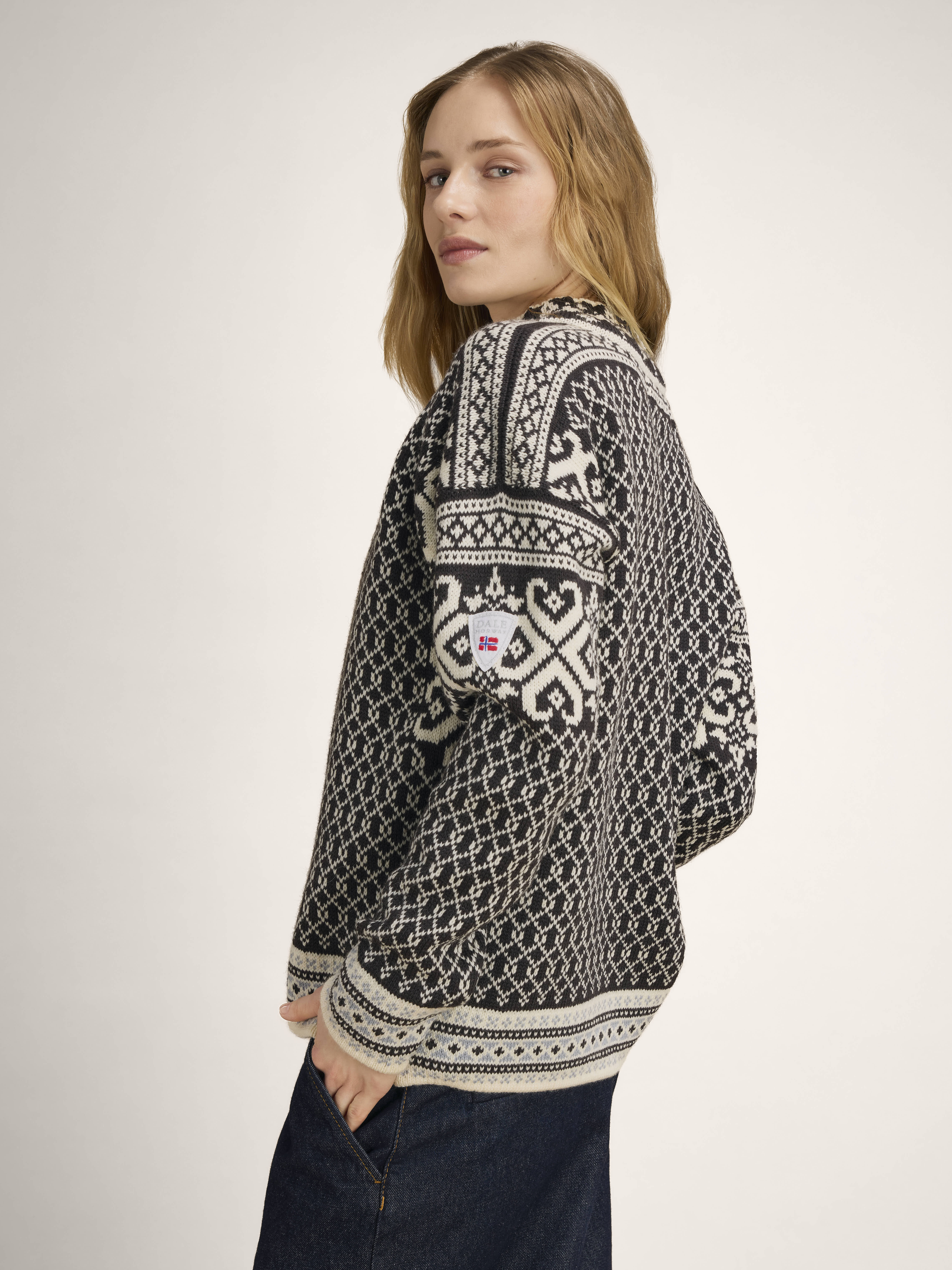 Leknes Women's Sweater brown