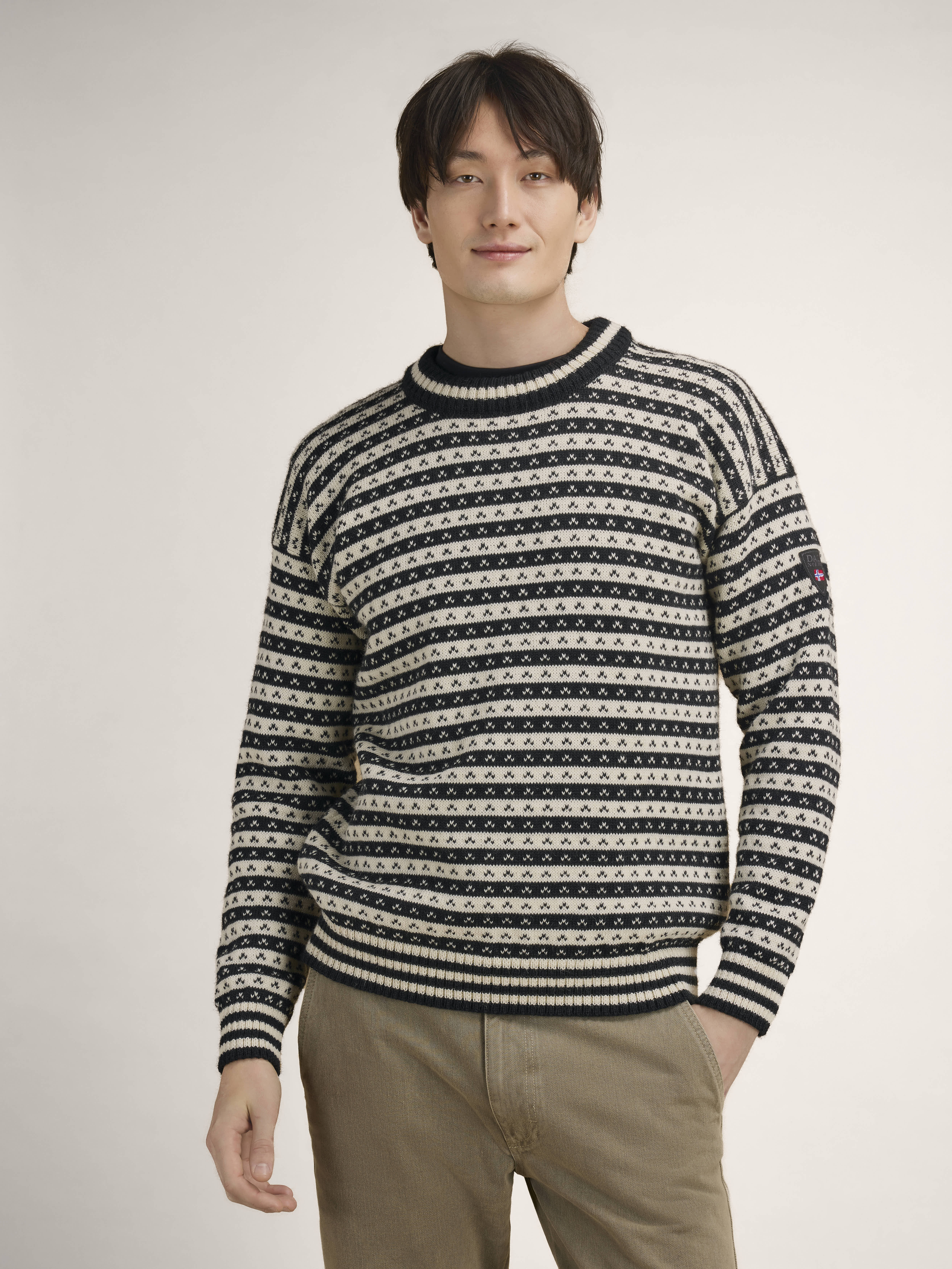 Skipsleia Unisex Sweater Black Offwhite
