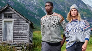 A couple walking in Norwegian nature wearing the 1994 sweater from the Lillehammer Olympics in 1994.
