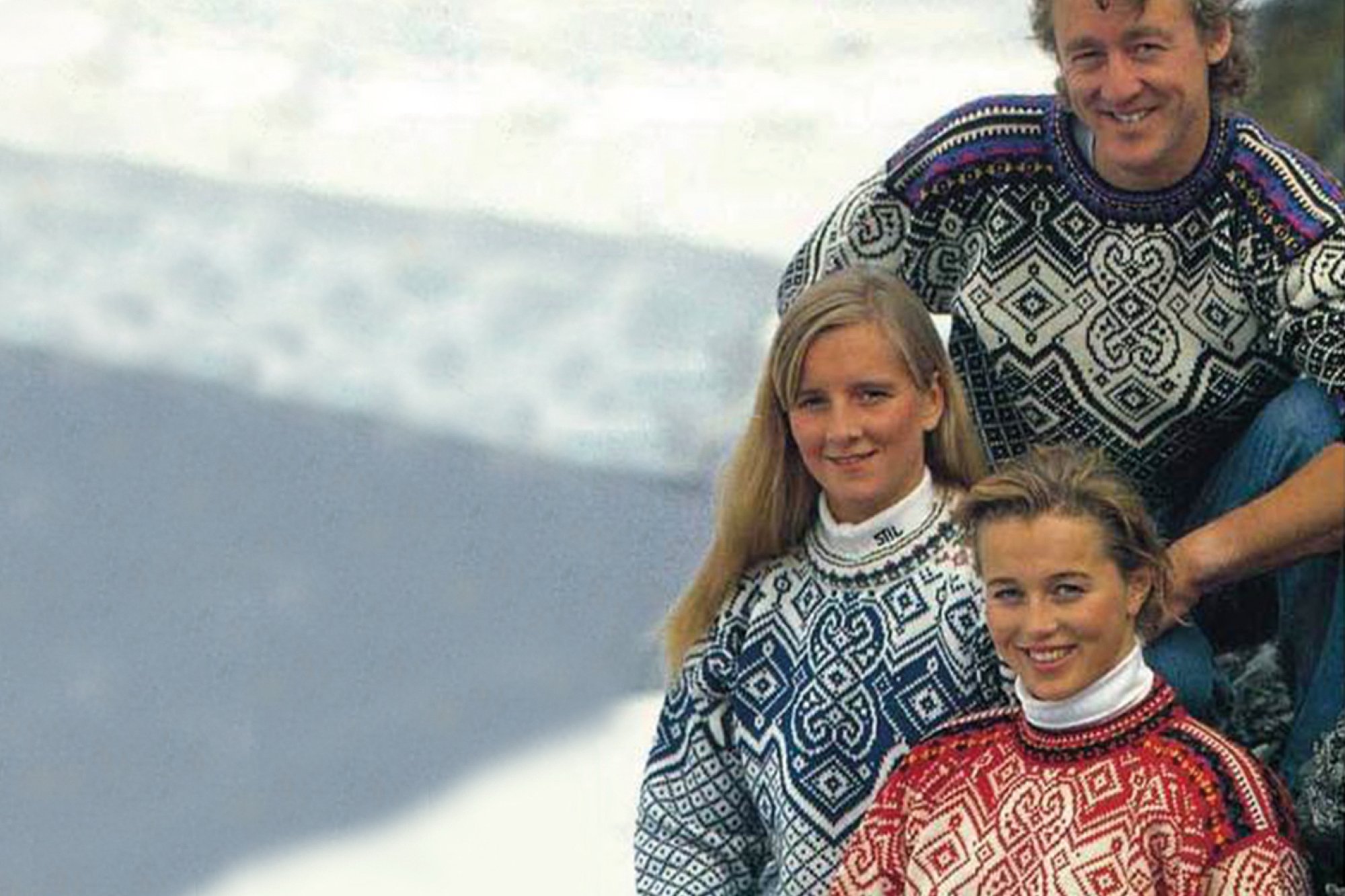 Ski-VM Falun, Sverige  1993. Bildet: Genseren ble også brukt av norske utøvere i alpin-VM i Morioka, Japan, samme år. Her representert ved Hans Engelsen Eide (freestyle/kulekjøring), Hilde Synnøve Lid (freestyle/hopp) og Astrid Lødemel (alpin). Lødemel tok sølv i utfor og bronse i super-G. 